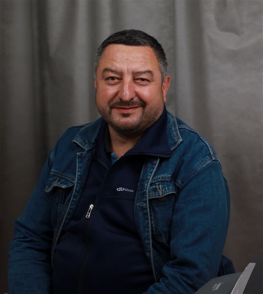 Помощник по хозяйству Олег
