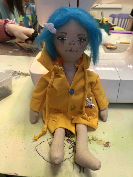 Индивидуальное занятие с ребёнком 13 лет. Техника- текстильная кукла с росписью лица акриловыми красками.