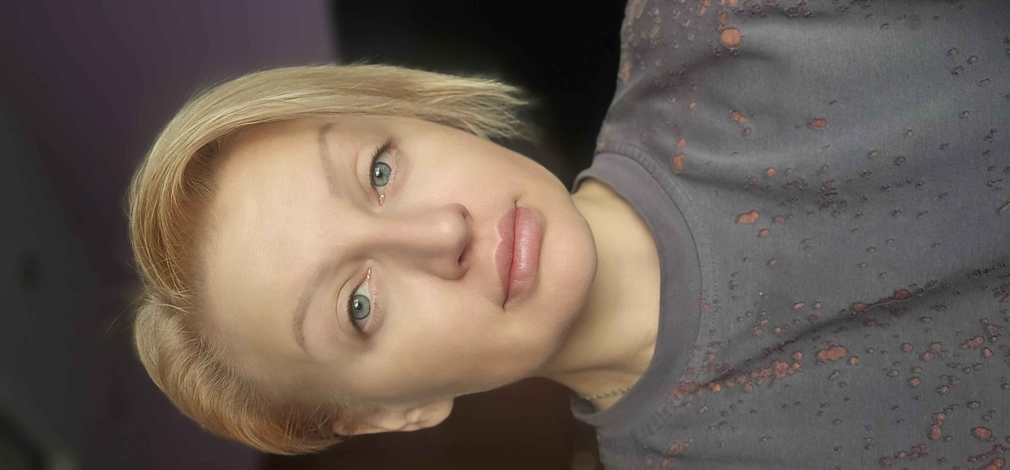 Энергичная, позитивная, трудолюбивая.