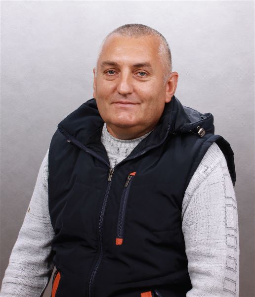 Помощник по хозяйству Александр