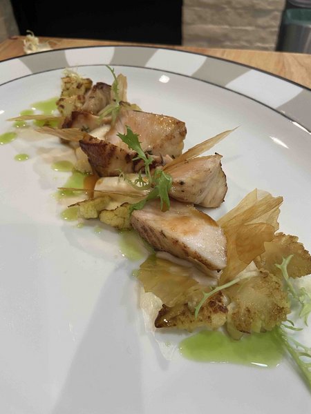 Осётр с гарниром из цветной капусты