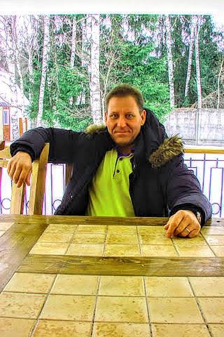 Слежу за здоровьем, занимаюсь моржеванием.
