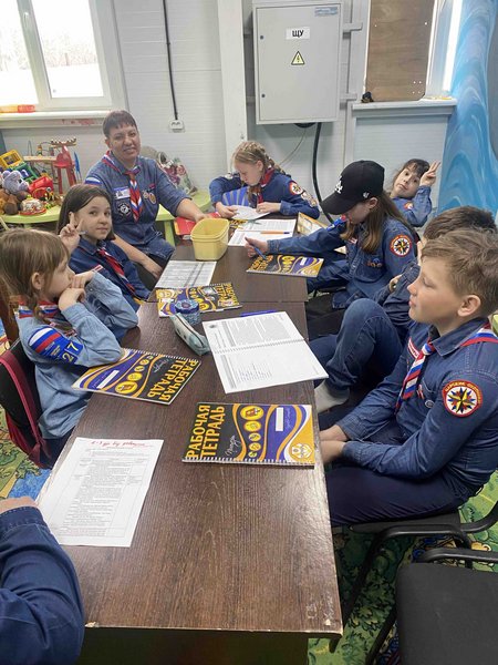 Провожу уроки для младших школьников в рамках программы «Царские охотники».