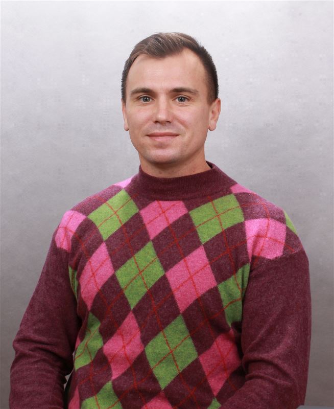 Помощник по хозяйству Олег