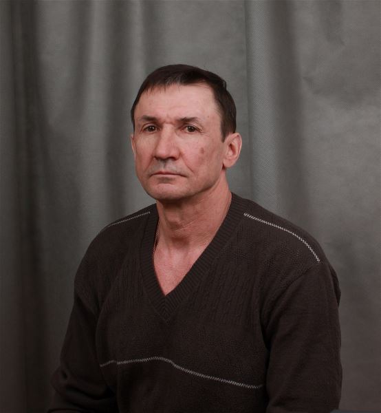 Помощник по хозяйству Валерий