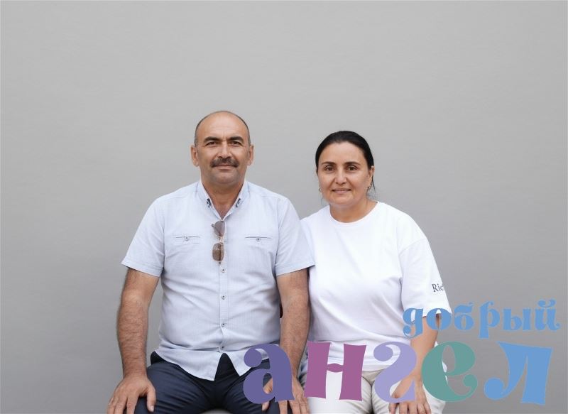 Семейная пара Ахрор