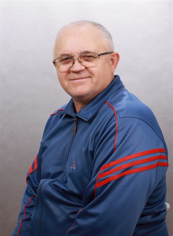 Помощник по хозяйству Александр