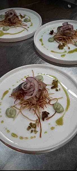 Сельдь с черным хлебом и картофеле пай