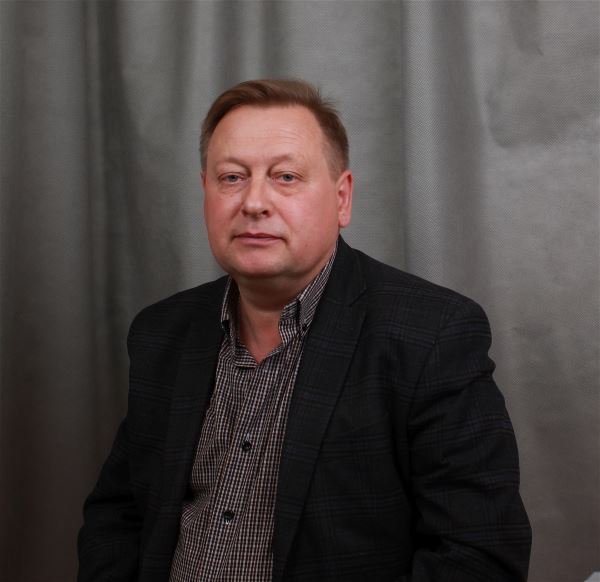 Помощник по хозяйству Игорь