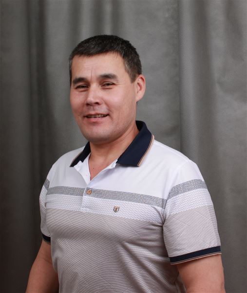 Садовник Улетбек