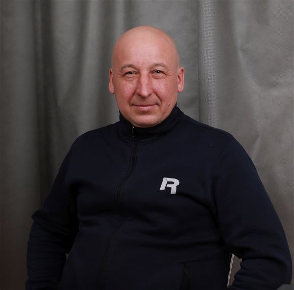 Помощник по хозяйству Валерий
