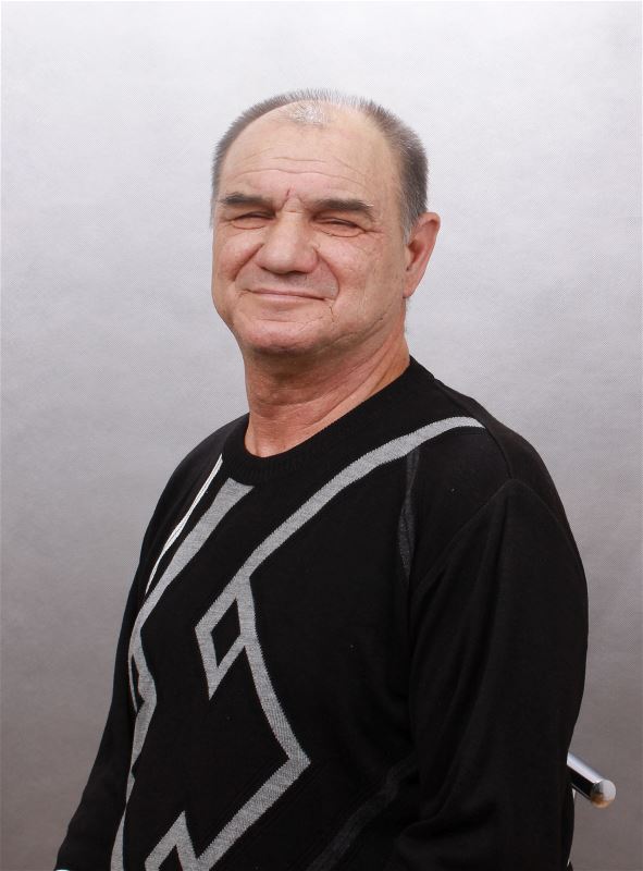 Помощник по хозяйству Александр