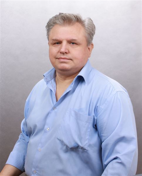 Водитель Геннадий