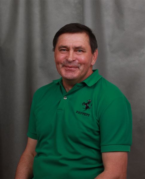 Помощник по хозяйству Николай