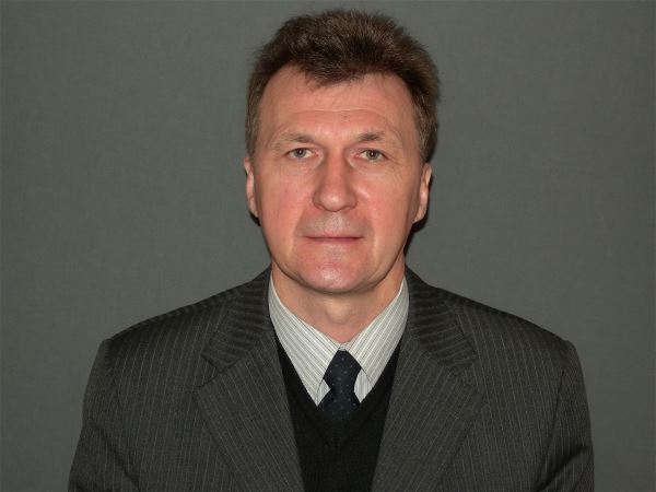 Помощник по хозяйству Геннадий