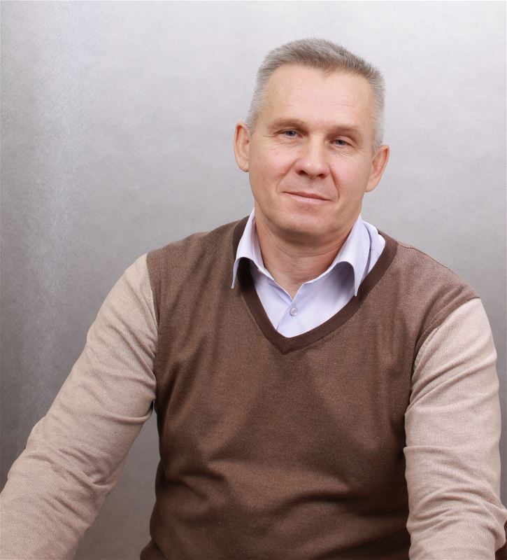 Помощник по хозяйству Олег
