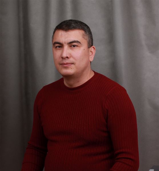 Садовник Умрбек