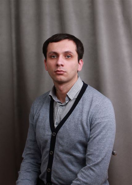 Помощник по хозяйству Илья