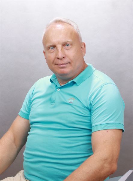 Водитель Игорь
