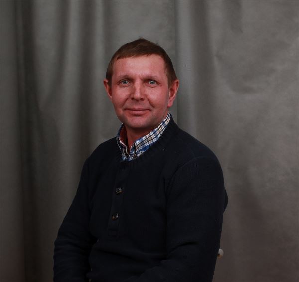 Помощник по хозяйству Геннадий