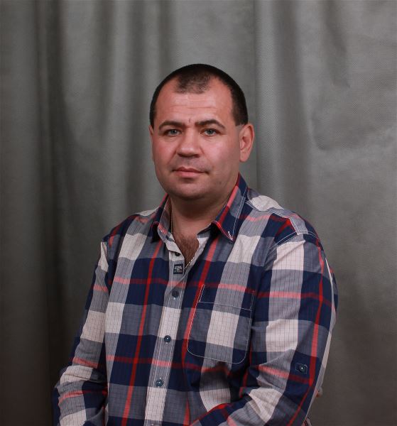Помощник по хозяйству Леонид