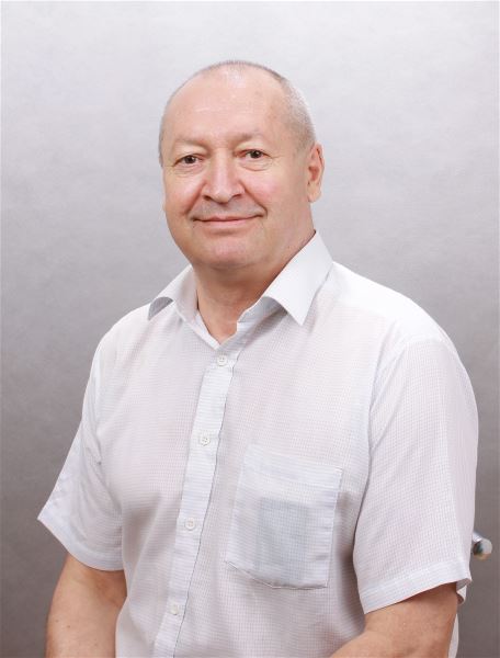 Помощник по хозяйству Александр