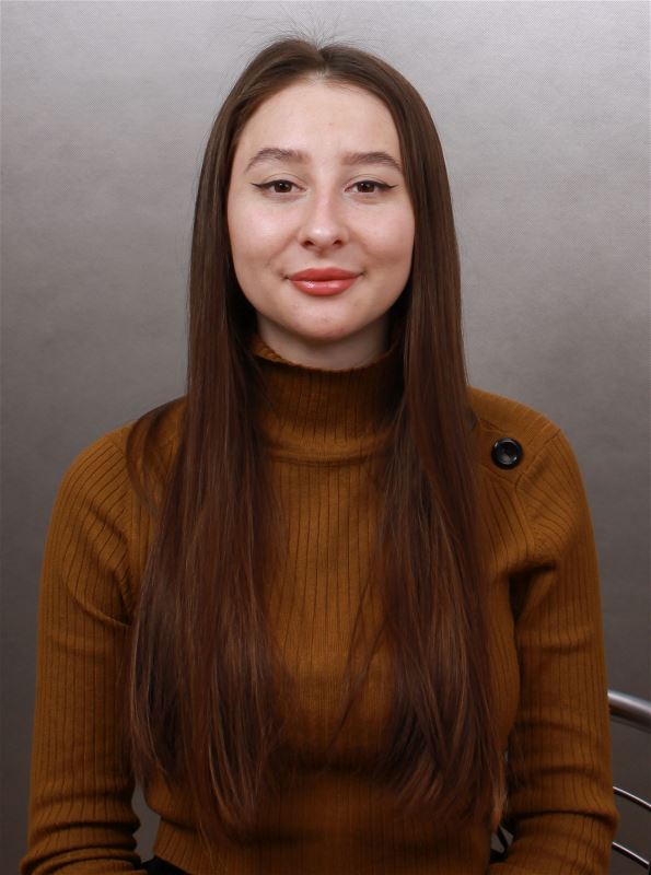 Помощник по хозяйству Алина