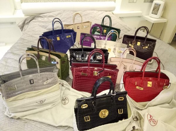 Уход за аксессуарами из кожи( представлены сумки Hermès, Birkin из крокодиловой кожи).