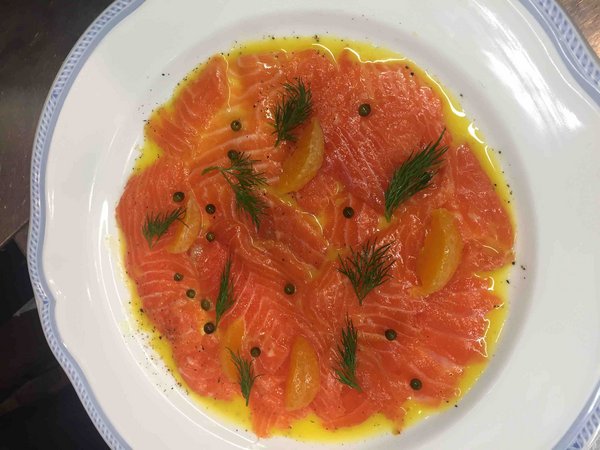 Карпаччо из лосося с мандаринами