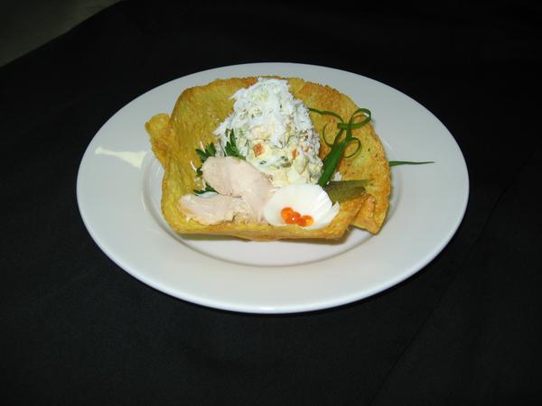 Салат Столичный в сырной корзинке