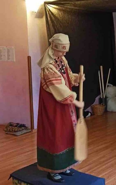 Занимаюсь с детьми рукоделием- вышивкой