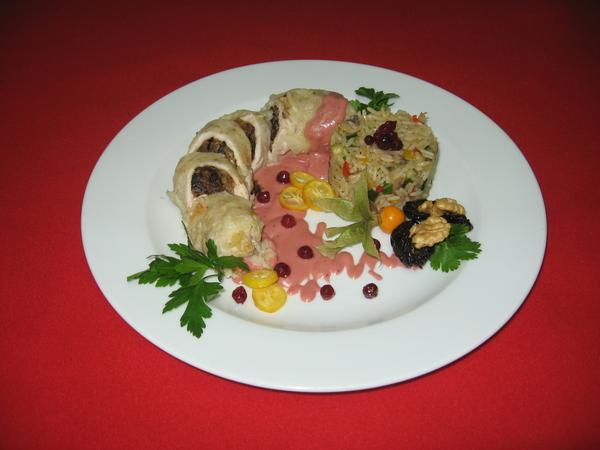 Филе куриное фаршированное черносливом и грецким орехом