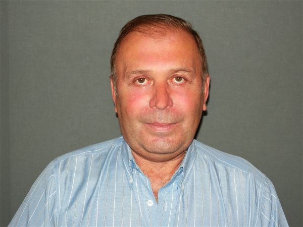 Помощник по хозяйству Валерий